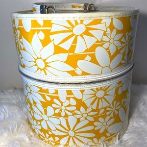 1950s 1960s Vintage Hat Box or Wig Box